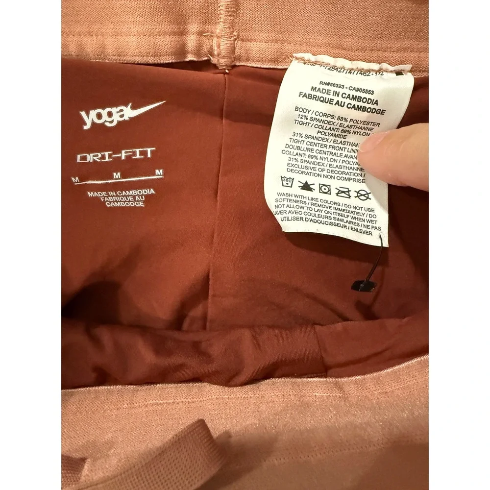 Nike Yoga Dri-FIT Shorts Womens Medium Rose Terracotta CZ9194-691 Athletic